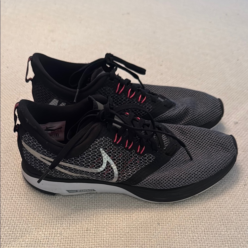 Nike Women’s Zoom sneakers size 7.5